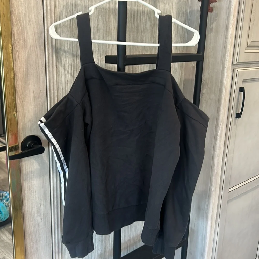 Adidas Top - Picture 3 of 4